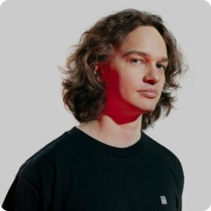 Вова Аюев, Графический дизайнер и арт-директор с опытом более 10 лет